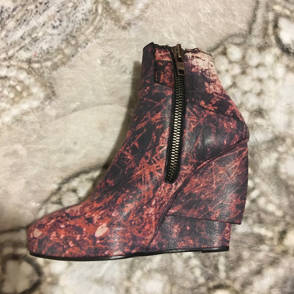 Helmut Lang Game of Thrones Black and Red Marble Leather Ankle Booties - Picture 5 of 16
